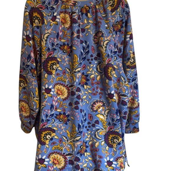 Kim Rogers Blue Floral Spring V-Neck Top PLUS: 2X #6 - Picture 6 of 8